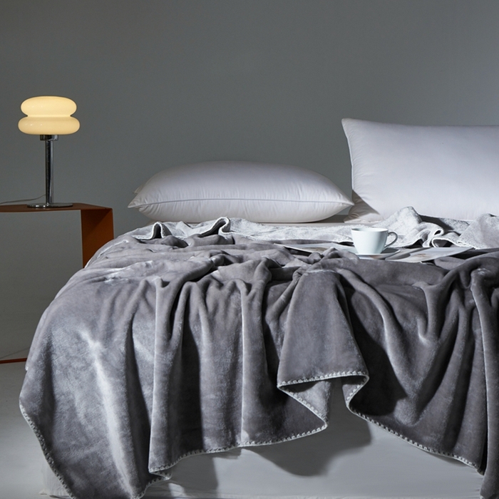 91家纺网 家纺一手货源 找家纺 馨米莱家纺2025新款贝壳边牛奶绒毛毯 高级灰