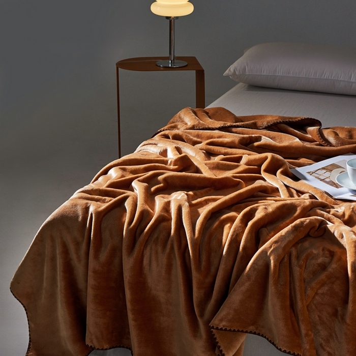 91家纺网 家纺一手货源 找家纺 馨米莱家纺2025新款贝壳边牛奶绒毛毯 卡其驼