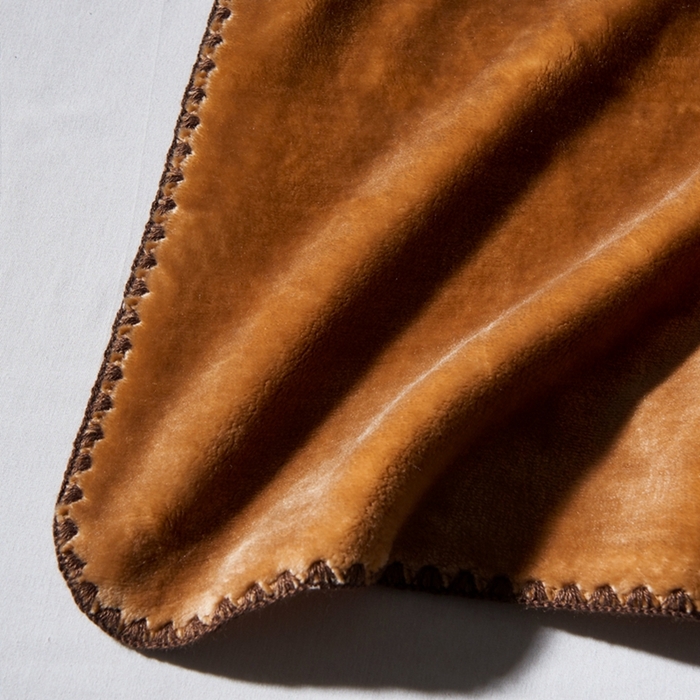 91家纺网 家纺一手货源 找家纺 馨米莱家纺2025新款贝壳边牛奶绒毛毯 卡其驼