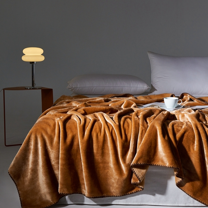 91家纺网 家纺一手货源 找家纺 馨米莱家纺2025新款贝壳边牛奶绒毛毯 卡其驼