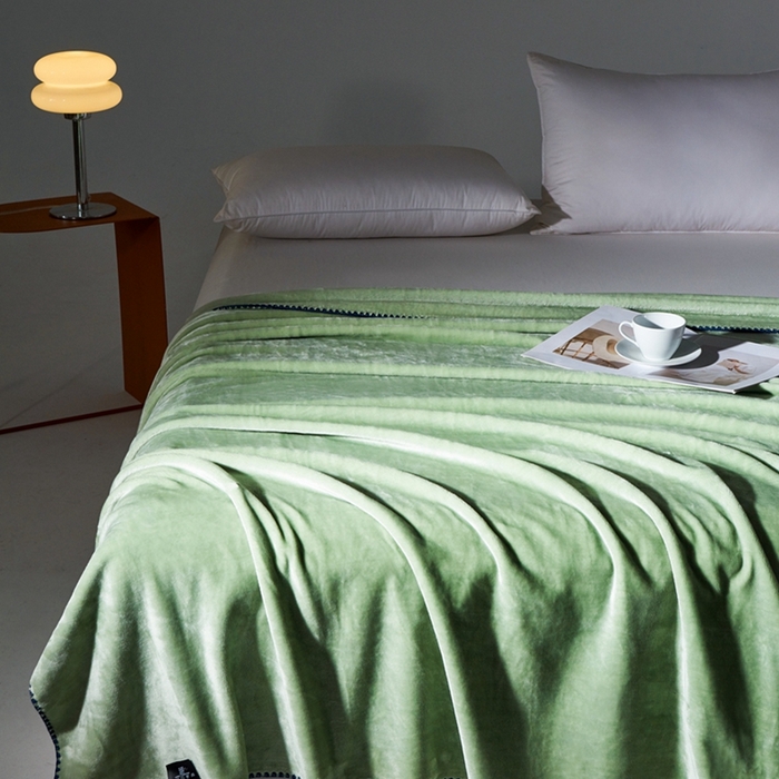 91家纺网 家纺一手货源 找家纺 馨米莱家纺2025新款贝壳边牛奶绒毛毯 欧碧绿