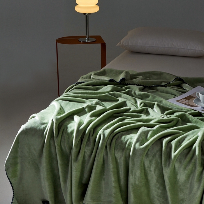 91家纺网 家纺一手货源 找家纺 馨米莱家纺2025新款贝壳边牛奶绒毛毯 欧碧绿