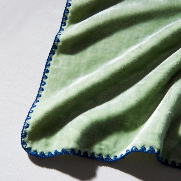 91家纺网 家纺一手货源 找家纺 馨米莱家纺2025新款贝壳边牛奶绒毛毯 欧碧绿