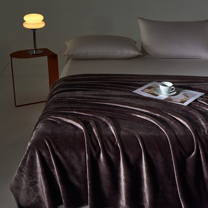 91家纺网 家纺一手货源 找家纺 馨米莱家纺2025新款贝壳边牛奶绒毛毯 深灰色