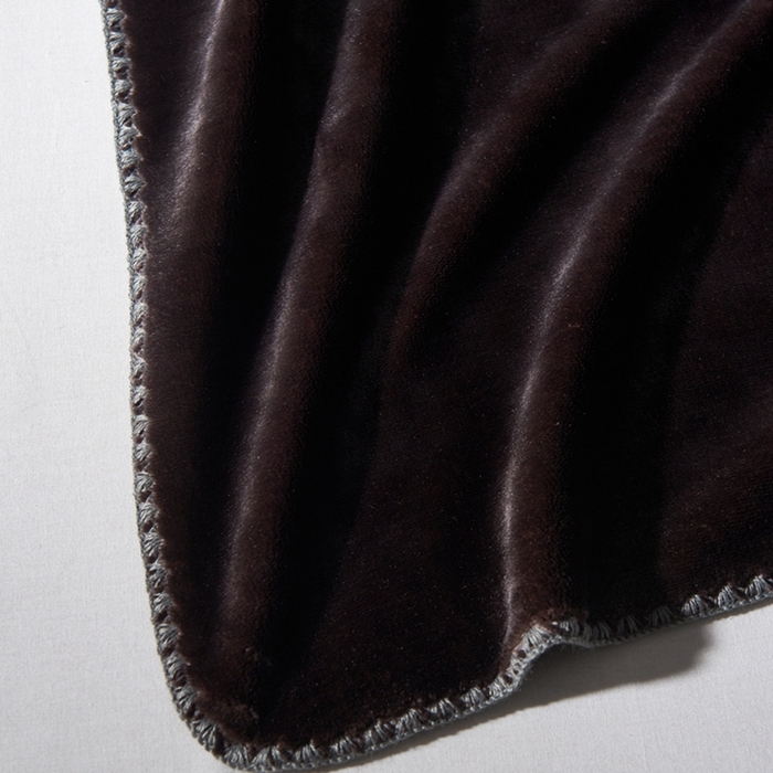 91家纺网 家纺一手货源 找家纺 馨米莱家纺2025新款贝壳边牛奶绒毛毯 深灰色