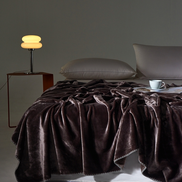 91家纺网 家纺一手货源 找家纺 馨米莱家纺2025新款贝壳边牛奶绒毛毯 深灰色