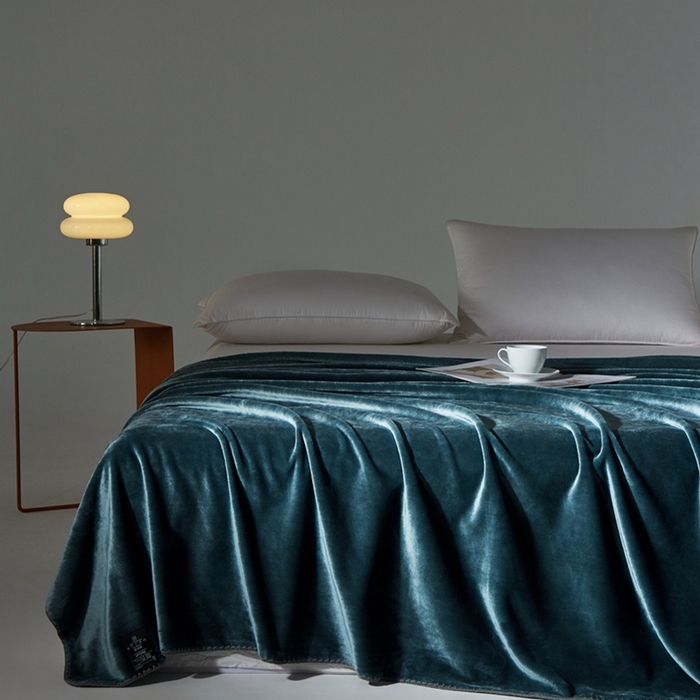 馨米莱家纺2025新款贝壳边牛奶绒毛毯 墨绿色