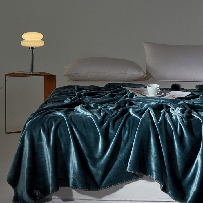 91家纺网 家纺一手货源 找家纺 馨米莱家纺2025新款贝壳边牛奶绒毛毯 墨绿色