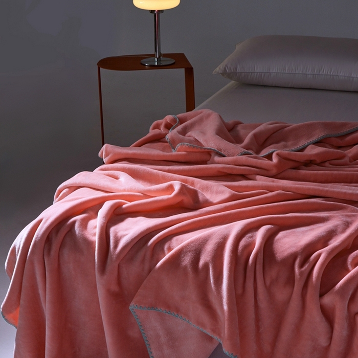 91家纺网 家纺一手货源 找家纺 馨米莱家纺2025新款贝壳边牛奶绒毛毯 樱花粉