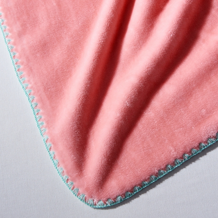 91家纺网 家纺一手货源 找家纺 馨米莱家纺2025新款贝壳边牛奶绒毛毯 樱花粉