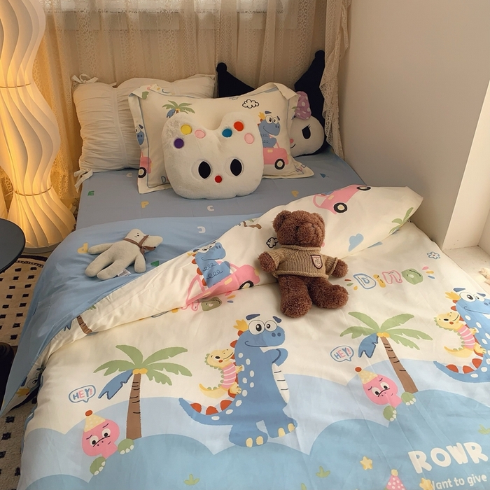 91家纺网 家纺一手货源 找家纺 莱豫家纺 2025春夏新款学生季全棉纯棉印花上下铺三件套学生宿舍三件套 度假恐龙