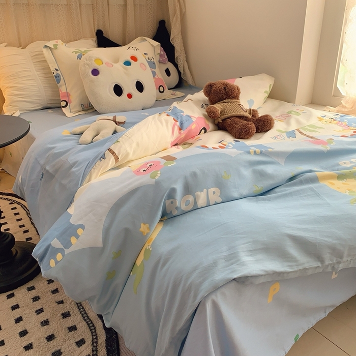 91家纺网 家纺一手货源 找家纺 莱豫家纺 2025春夏新款学生季全棉纯棉印花上下铺三件套学生宿舍三件套 度假恐龙