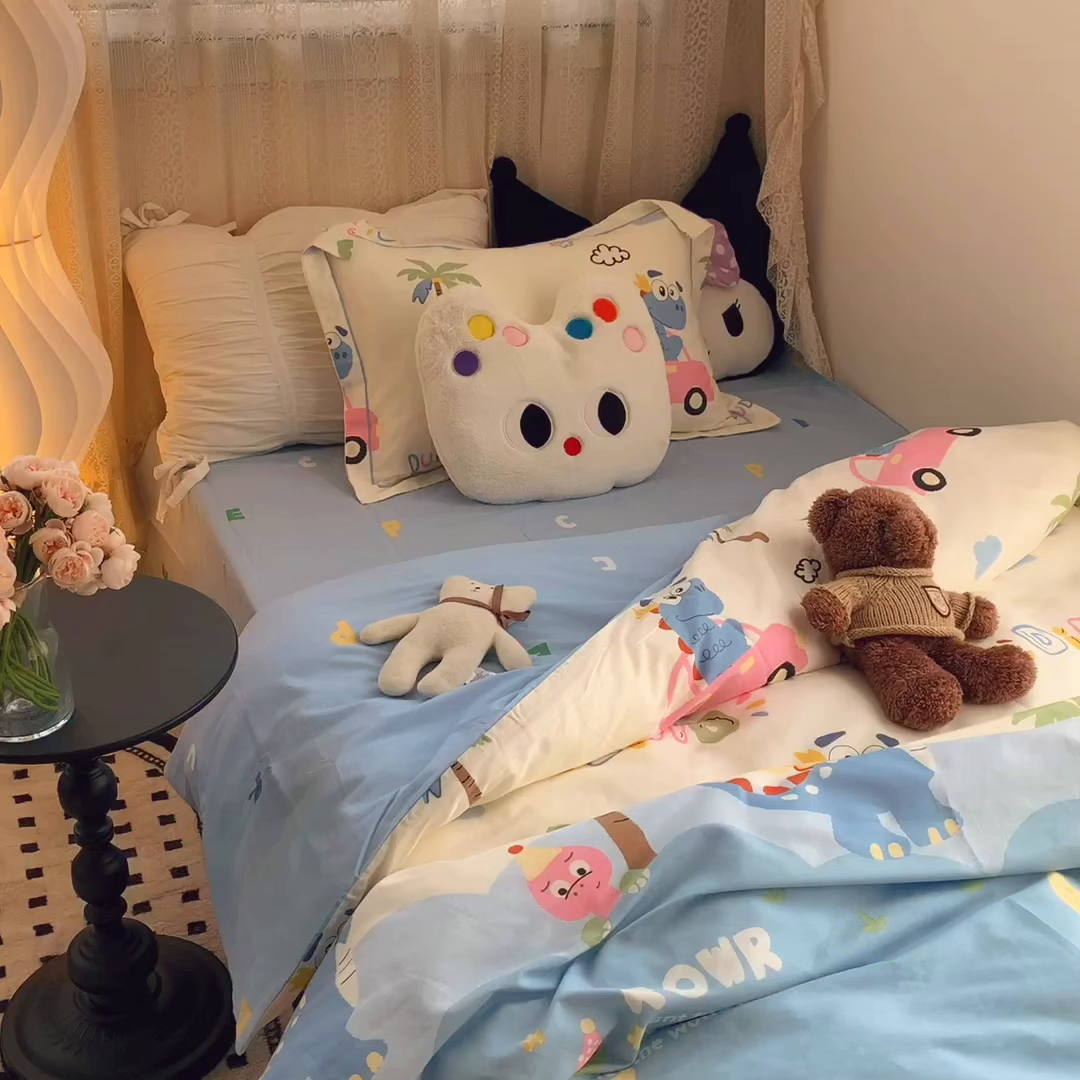 91家纺网 家纺一手货源 找家纺 莱豫家纺 2025春夏新款学生季全棉纯棉印花上下铺三件套学生宿舍三件套 度假恐龙