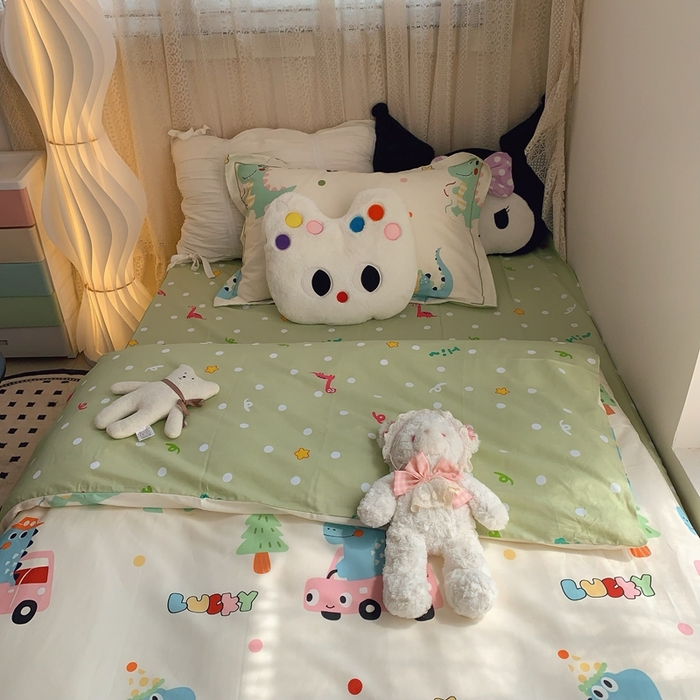 91家纺网 家纺一手货源 找家纺 莱豫家纺 2025春夏新款学生季全棉纯棉印花上下铺三件套学生宿舍三件套 快乐旅行