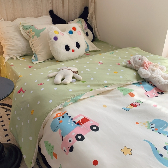 91家纺网 家纺一手货源 找家纺 莱豫家纺 2025春夏新款学生季全棉纯棉印花上下铺三件套学生宿舍三件套 快乐旅行