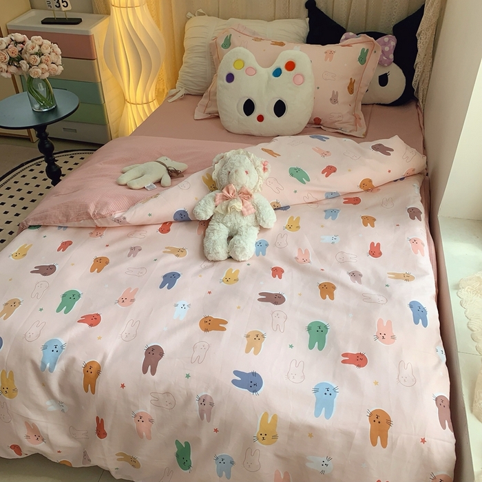 91家纺网 家纺一手货源 找家纺 莱豫家纺 2025春夏新款学生季全棉纯棉印花上下铺三件套学生宿舍三件套 喵星人粉