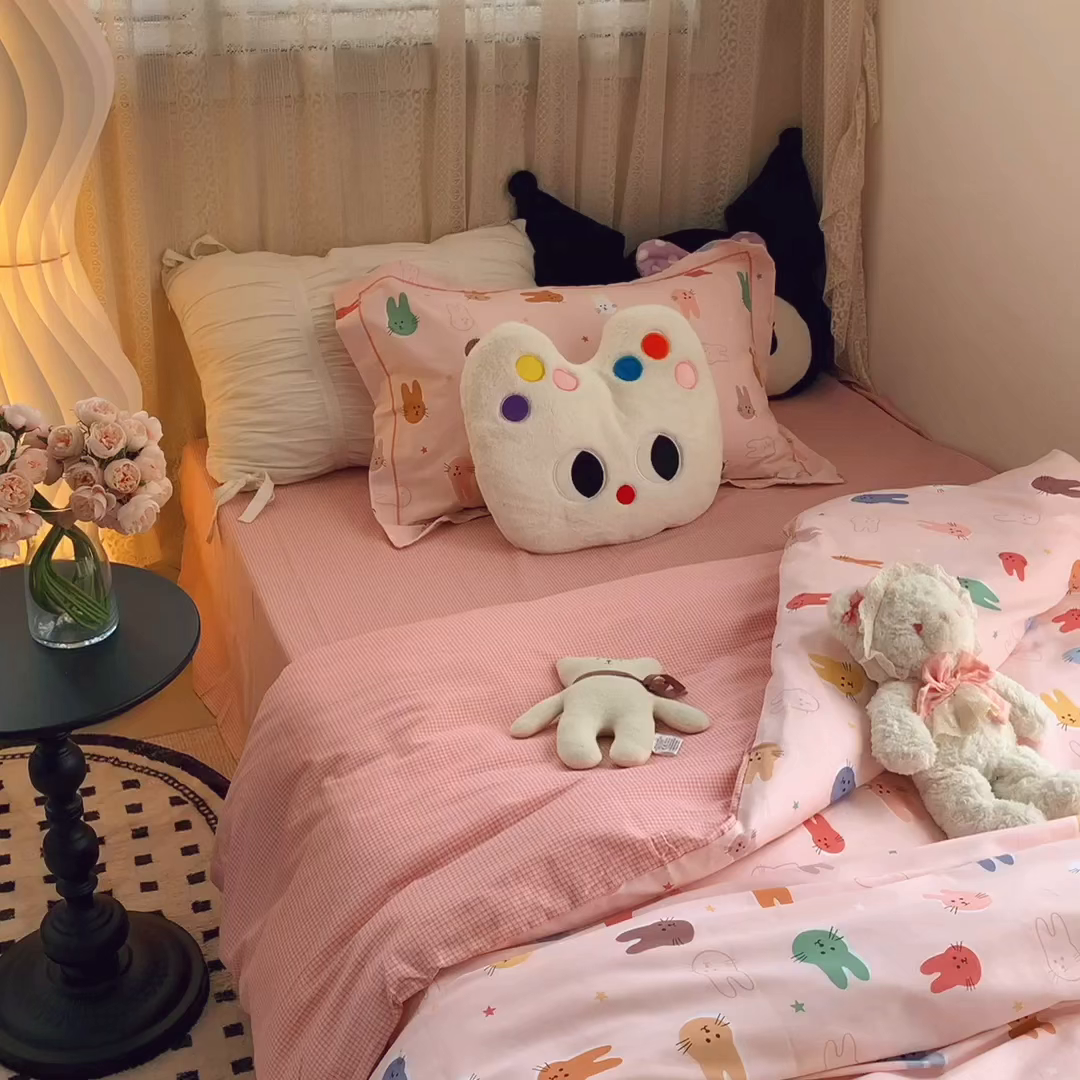 91家纺网 家纺一手货源 找家纺 莱豫家纺 2025春夏新款学生季全棉纯棉印花上下铺三件套学生宿舍三件套 喵星人粉