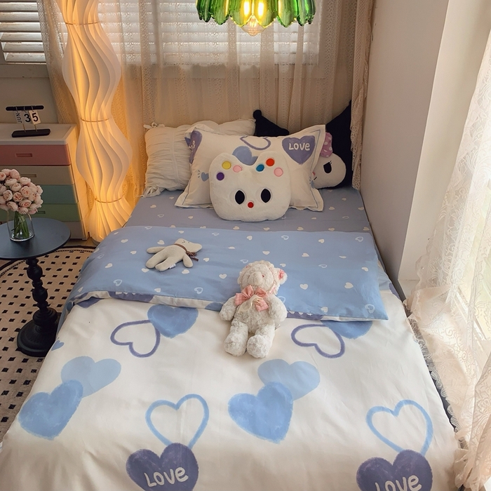 91家纺网 家纺一手货源 找家纺 莱豫家纺 2025春夏新款学生季全棉纯棉印花上下铺三件套学生宿舍三件套 奶油爱心蓝