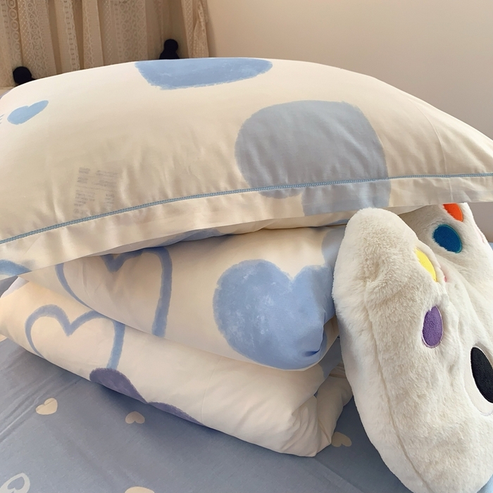 91家纺网 家纺一手货源 找家纺 莱豫家纺 2025春夏新款学生季全棉纯棉印花上下铺三件套学生宿舍三件套 奶油爱心蓝