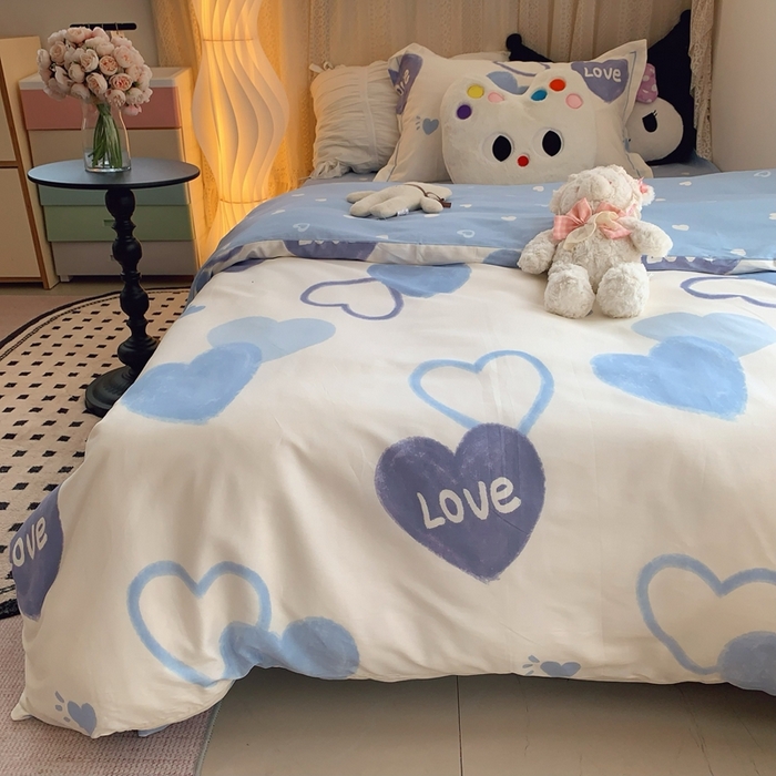 91家纺网 家纺一手货源 找家纺 莱豫家纺 2025春夏新款学生季全棉纯棉印花上下铺三件套学生宿舍三件套 奶油爱心蓝