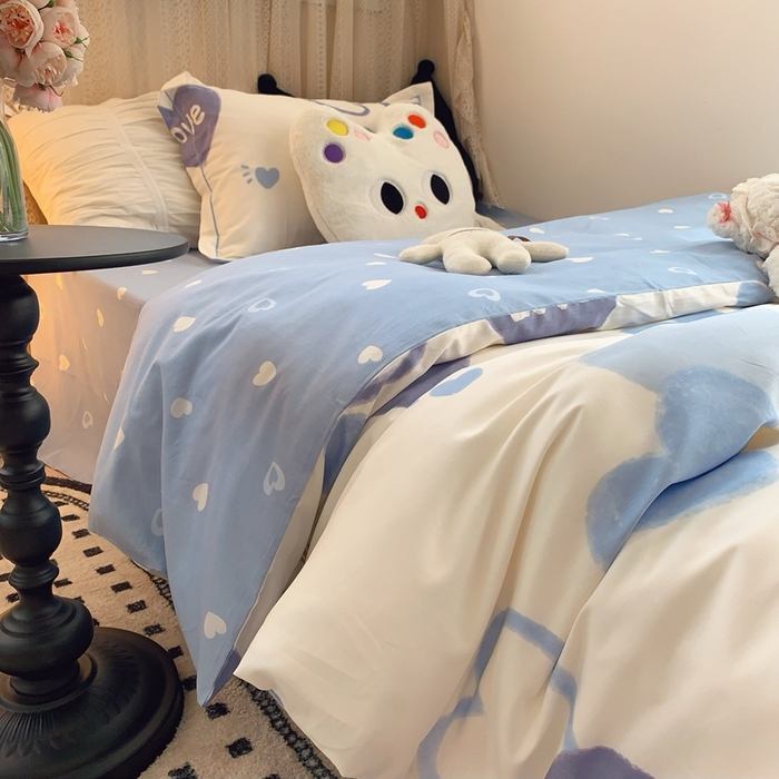 91家纺网 家纺一手货源 找家纺 莱豫家纺 2025春夏新款学生季全棉纯棉印花上下铺三件套学生宿舍三件套 奶油爱心蓝
