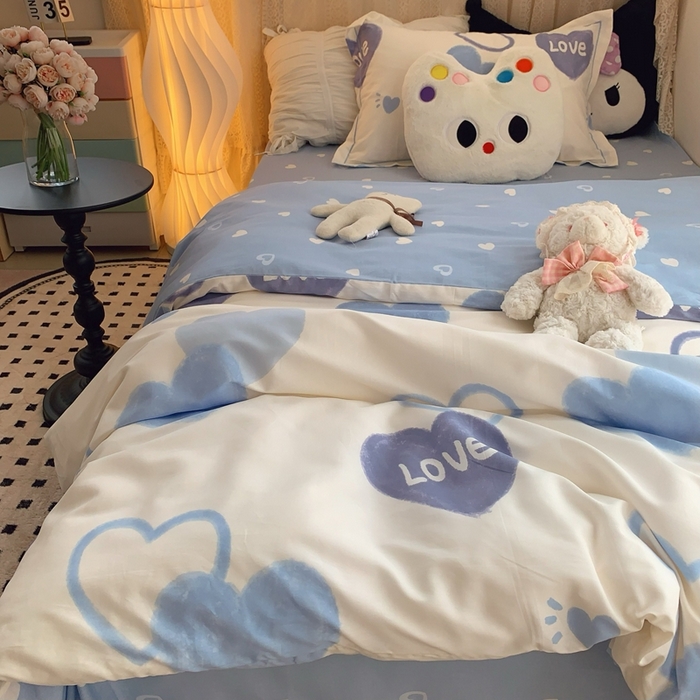 91家纺网 家纺一手货源 找家纺 莱豫家纺 2025春夏新款学生季全棉纯棉印花上下铺三件套学生宿舍三件套 奶油爱心蓝