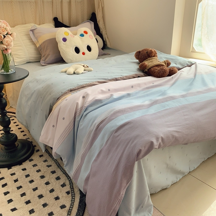 91家纺网 家纺一手货源 找家纺 莱豫家纺 2025春夏新款学生季全棉纯棉印花上下铺三件套学生宿舍三件套 条纹故事