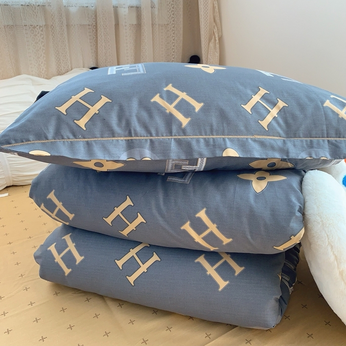 91家纺网 家纺一手货源 找家纺 莱豫家纺 2025春夏新款学生季全棉纯棉印花上下铺三件套学生宿舍三件套 维纳斯