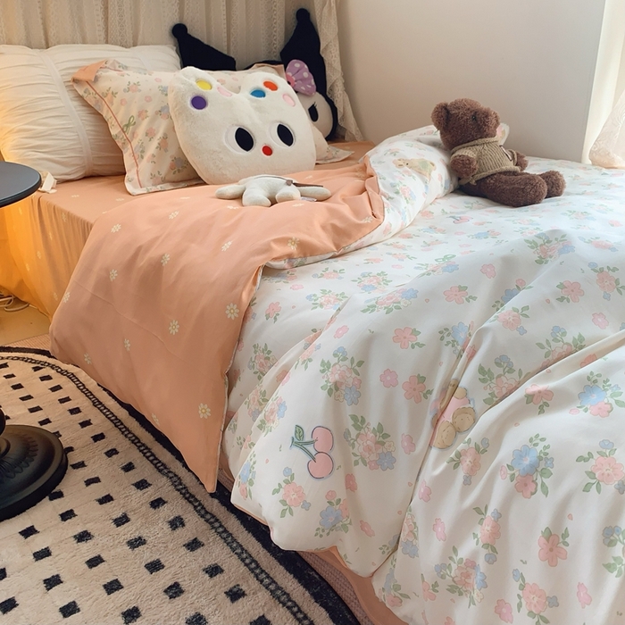 91家纺网 家纺一手货源 找家纺 莱豫家纺 2025春夏新款学生季全棉纯棉印花上下铺三件套学生宿舍三件套 熊熊花语