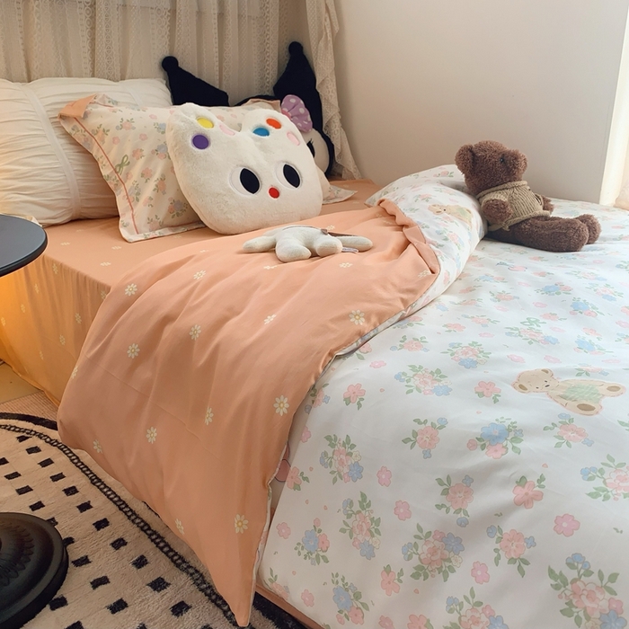 91家纺网 家纺一手货源 找家纺 莱豫家纺 2025春夏新款学生季全棉纯棉印花上下铺三件套学生宿舍三件套 熊熊花语