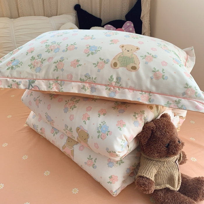 91家纺网 家纺一手货源 找家纺 莱豫家纺 2025春夏新款学生季全棉纯棉印花上下铺三件套学生宿舍三件套 熊熊花语