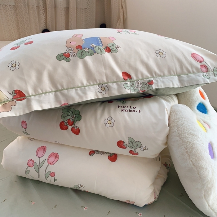 91家纺网 家纺一手货源 找家纺 莱豫家纺 2025春夏新款学生季全棉纯棉印花上下铺三件套学生宿舍三件套 元气小兔