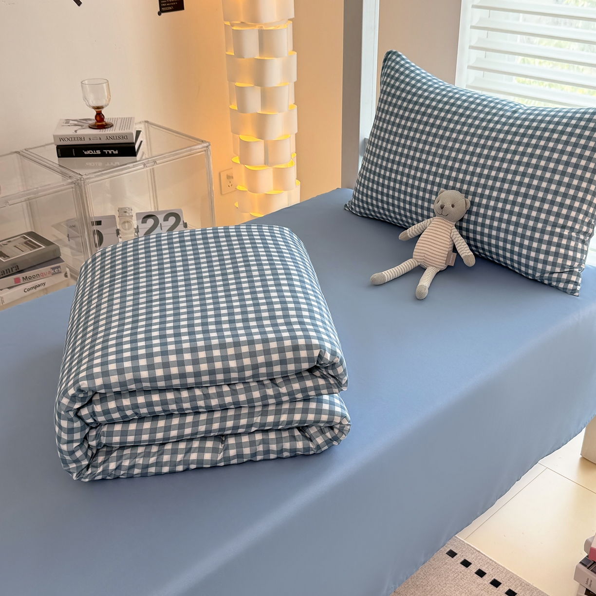 91家纺网 家纺一手货源 找家纺 十一家居2025年新款ins风A类亲肤水洗棉学生宿舍三件套——悸动系列 蓝小格+海青蓝