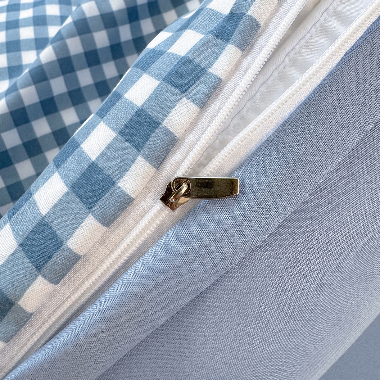 91家纺网 家纺一手货源 找家纺 十一家居2025年新款ins风A类亲肤水洗棉学生宿舍三件套——悸动系列 蓝小格+海青蓝