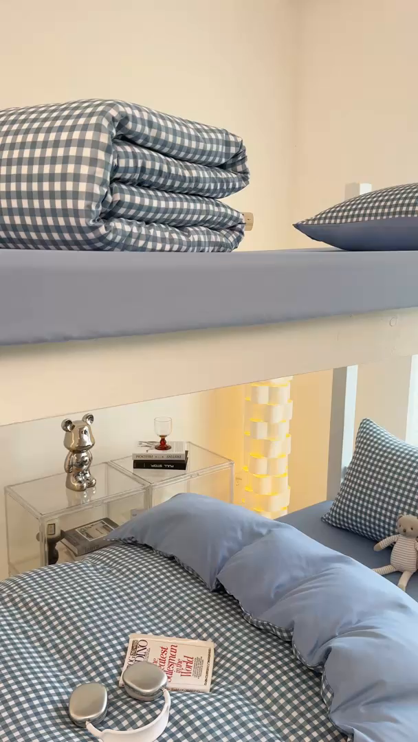 91家纺网 家纺一手货源 找家纺 十一家居2025年新款ins风A类亲肤水洗棉学生宿舍三件套——悸动系列 蓝小格+海青蓝