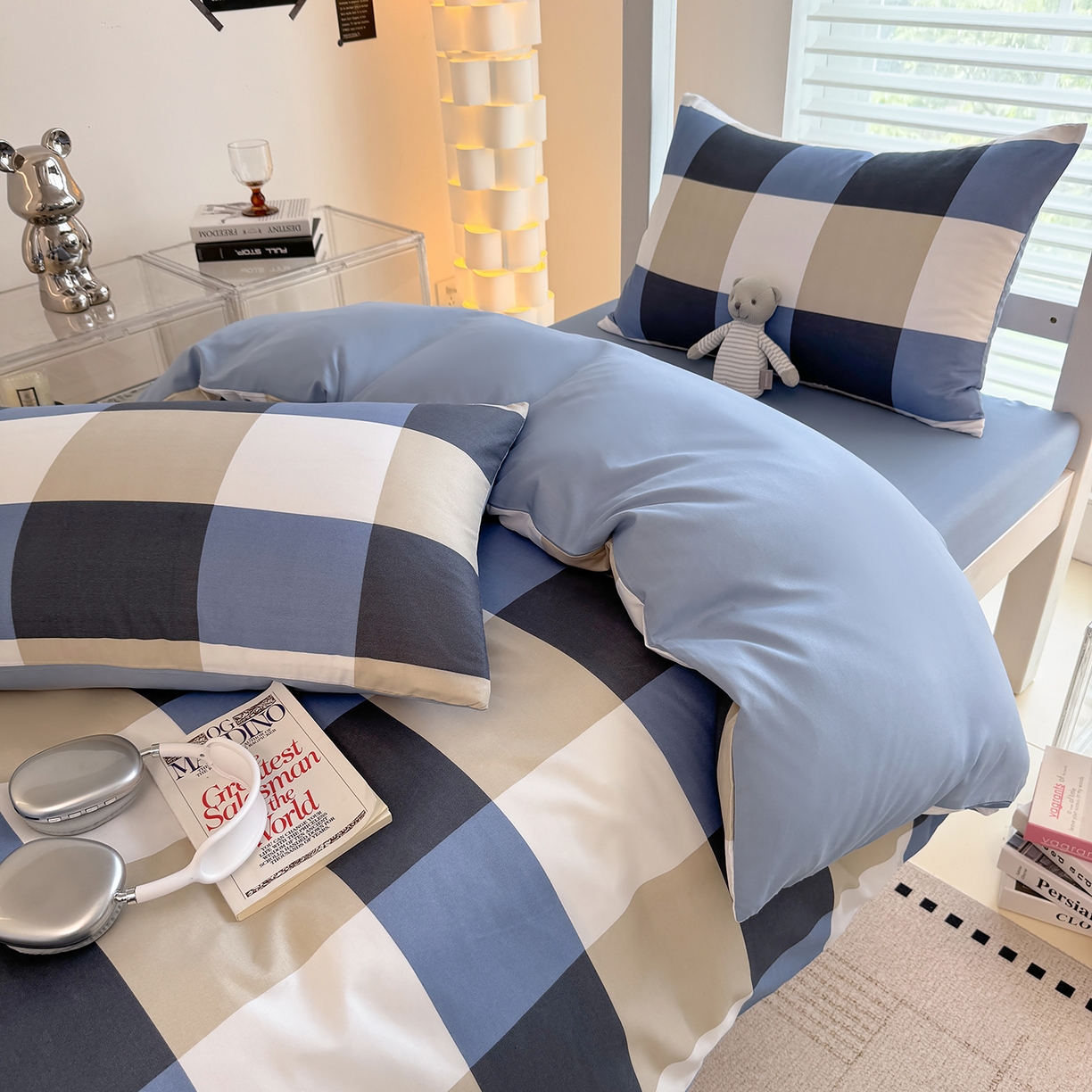 91家纺网 家纺一手货源 找家纺 十一家居2025年新款ins风A类亲肤水洗棉学生宿舍三件套——悸动系列 柏林蓝格+海青蓝