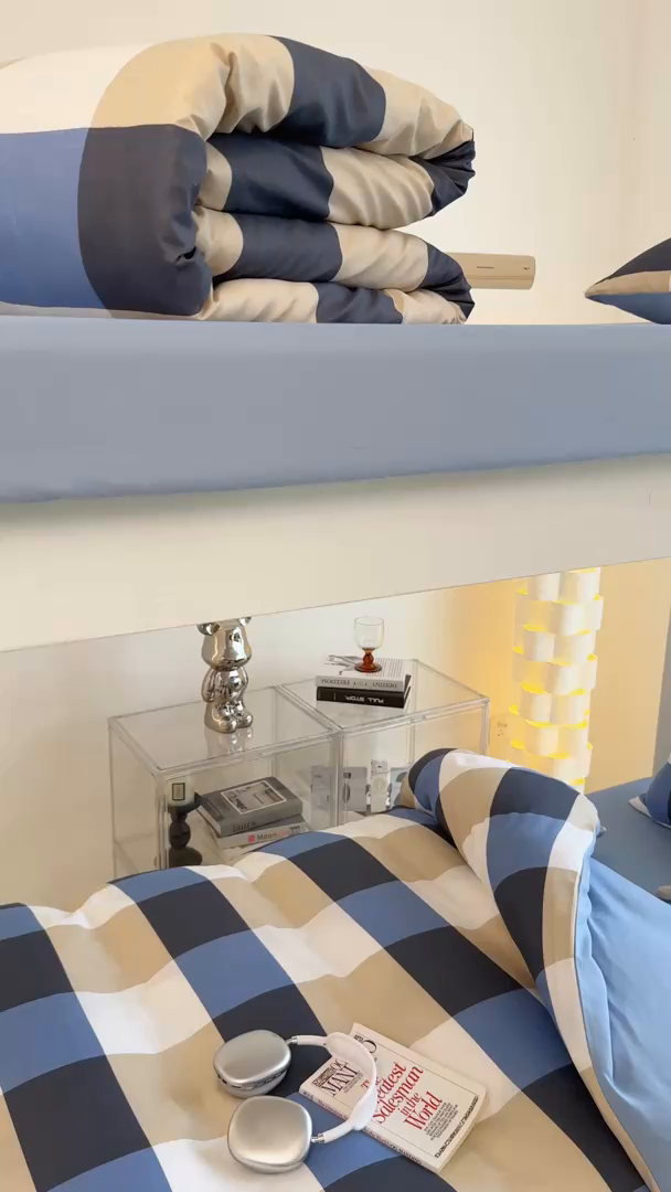 91家纺网 家纺一手货源 找家纺 十一家居2025年新款ins风A类亲肤水洗棉学生宿舍三件套——悸动系列 柏林蓝格+海青蓝