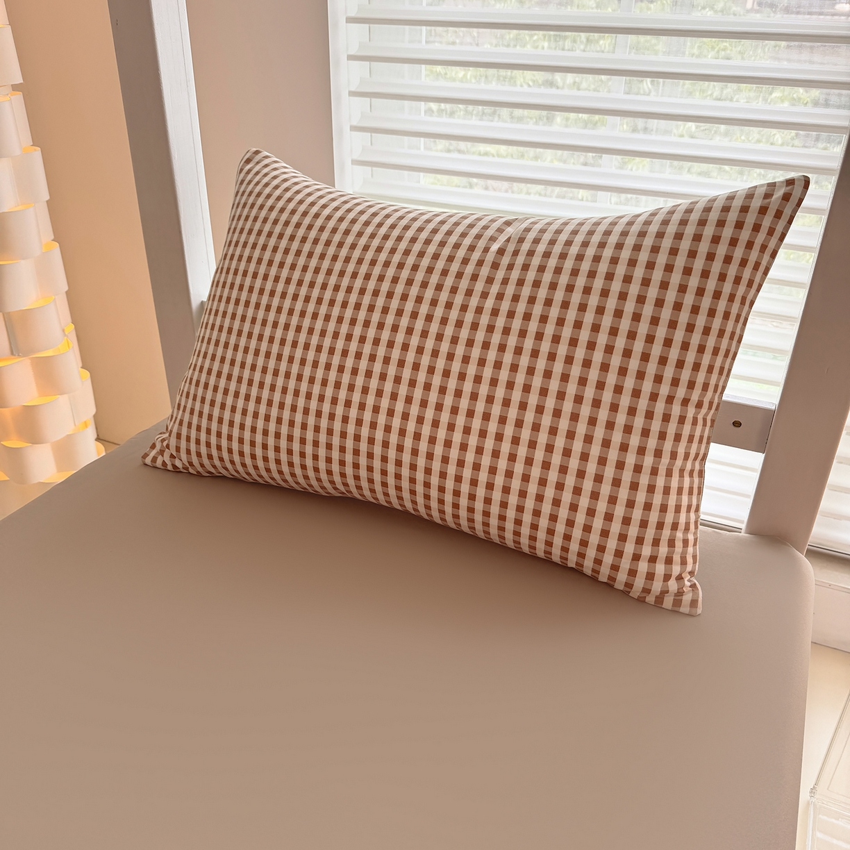 91家纺网 家纺一手货源 找家纺 十一家居2025年新款ins风A类亲肤水洗棉学生宿舍三件套——悸动系列 豆沙小格+粉玉