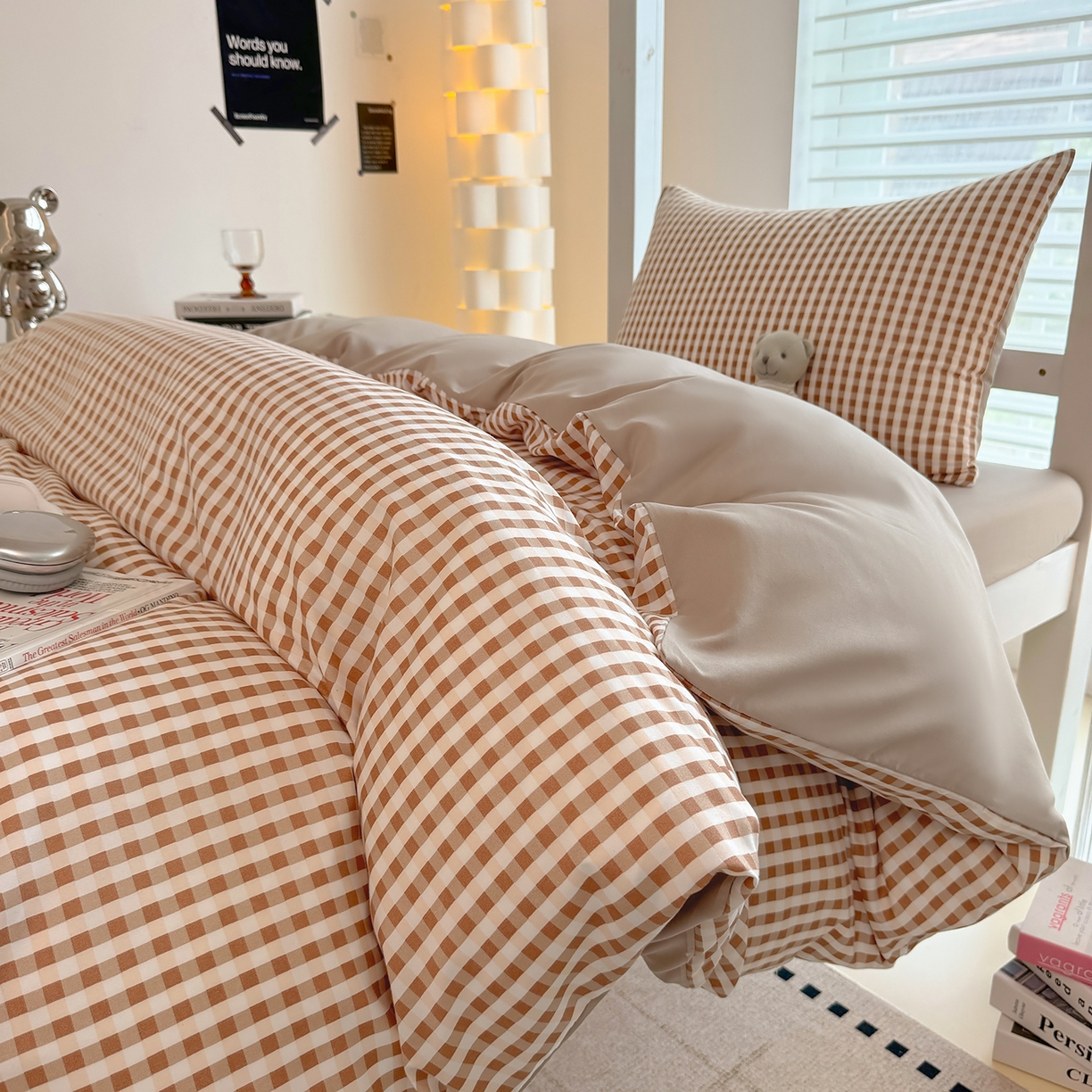 91家纺网 家纺一手货源 找家纺 十一家居2025年新款ins风A类亲肤水洗棉学生宿舍三件套——悸动系列 豆沙小格+粉玉