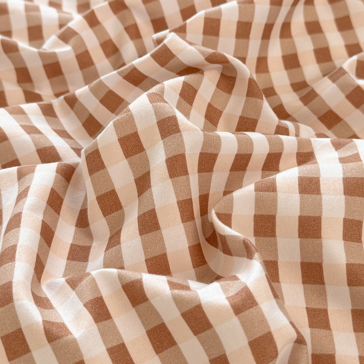 91家纺网 家纺一手货源 找家纺 十一家居2025年新款ins风A类亲肤水洗棉学生宿舍三件套——悸动系列 豆沙小格+粉玉