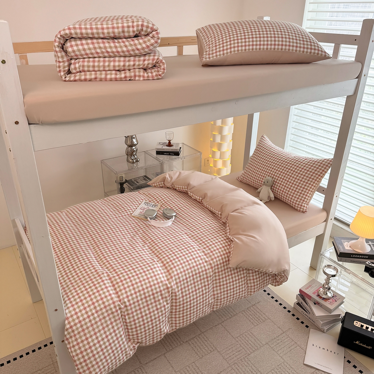 91家纺网 家纺一手货源 找家纺 十一家居2025年新款ins风A类亲肤水洗棉学生宿舍三件套——悸动系列 粉咖小格+粉玉