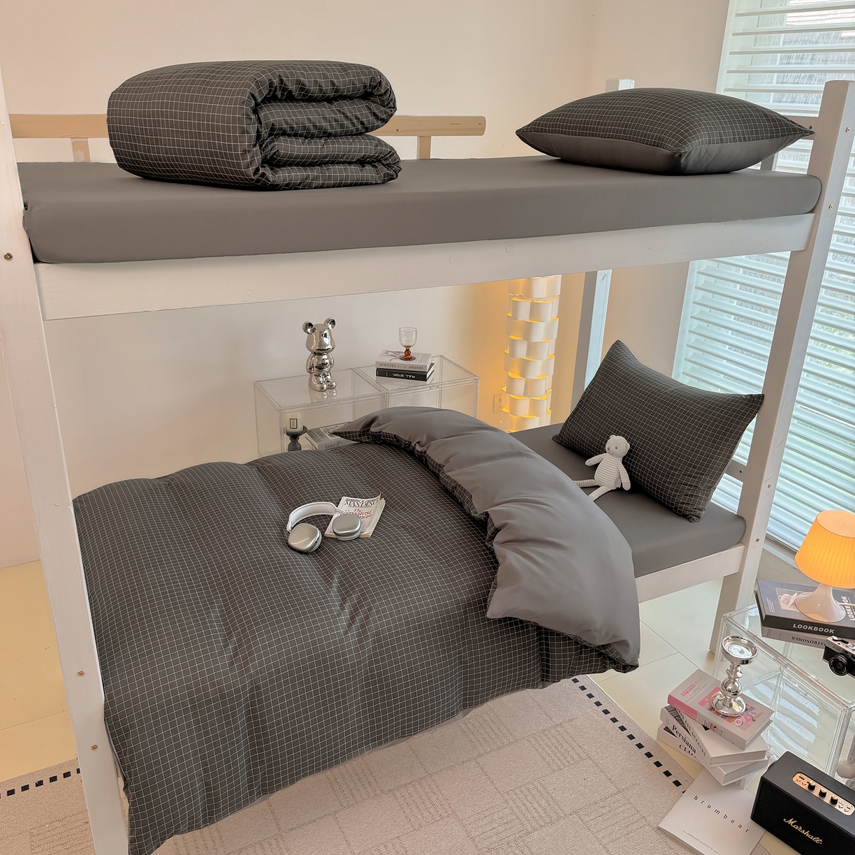 91家纺网 家纺一手货源 找家纺 十一家居2025年新款ins风A类亲肤水洗棉学生宿舍三件套——悸动系列 黑小格+铅灰