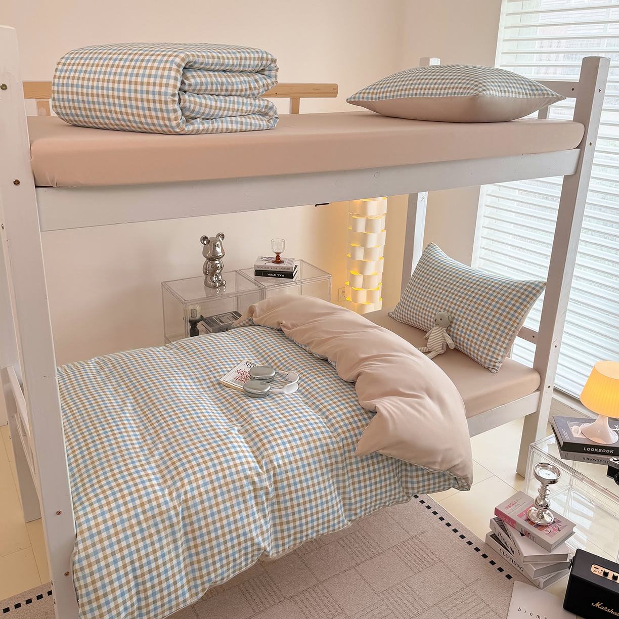 91家纺网 家纺一手货源 找家纺 十一家居2025年新款ins风A类亲肤水洗棉学生宿舍三件套——悸动系列 蓝咖小格+咖色