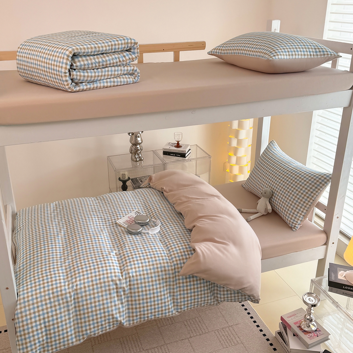 91家纺网 家纺一手货源 找家纺 十一家居2025年新款ins风A类亲肤水洗棉学生宿舍三件套——悸动系列 蓝咖小格+咖色