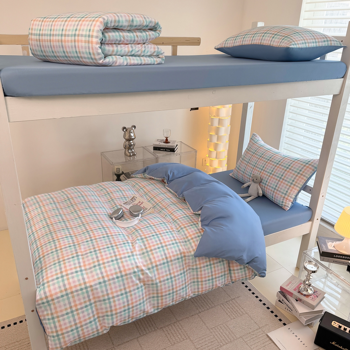 91家纺网 家纺一手货源 找家纺 十一家居2025年新款ins风A类亲肤水洗棉学生宿舍三件套——悸动系列 糖果小格+海青蓝