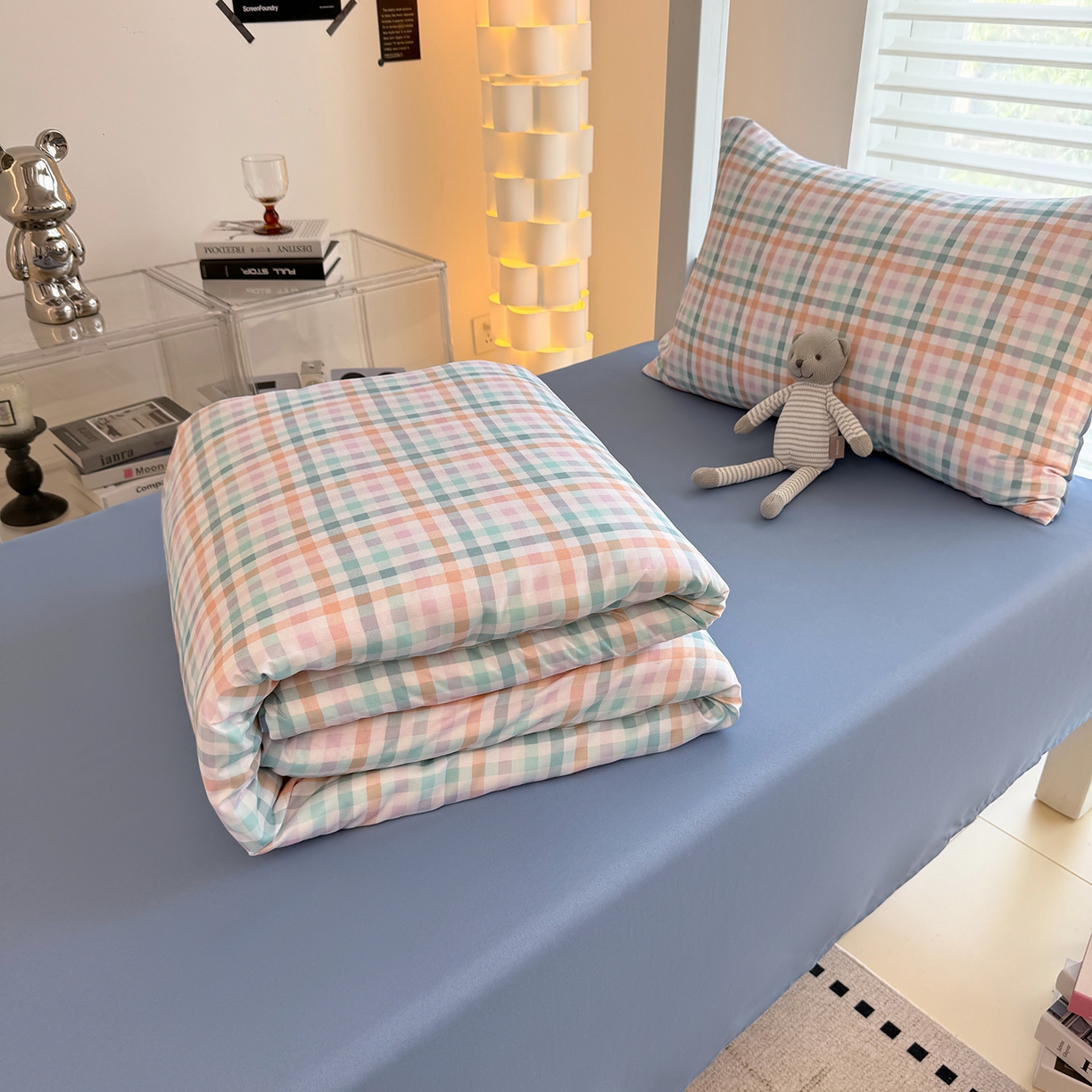 91家纺网 家纺一手货源 找家纺 十一家居2025年新款ins风A类亲肤水洗棉学生宿舍三件套——悸动系列 糖果小格+海青蓝