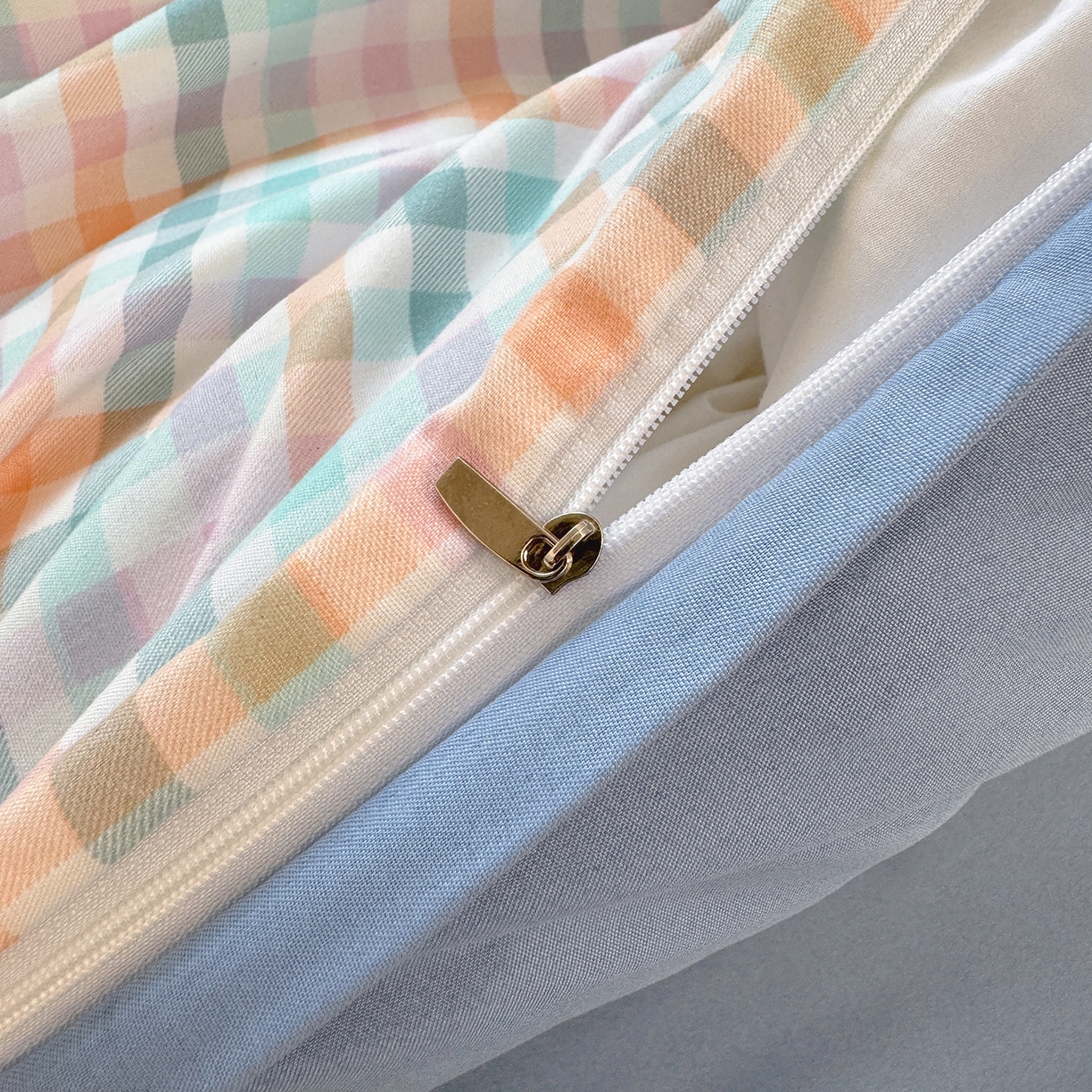 91家纺网 家纺一手货源 找家纺 十一家居2025年新款ins风A类亲肤水洗棉学生宿舍三件套——悸动系列 糖果小格+海青蓝