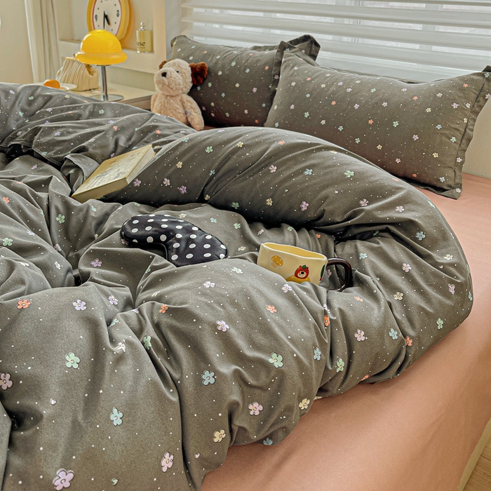 91家纺网 家纺一手货源 找家纺 布可家纺 2025新款水洗磨毛时尚印花四件套 浆果灰