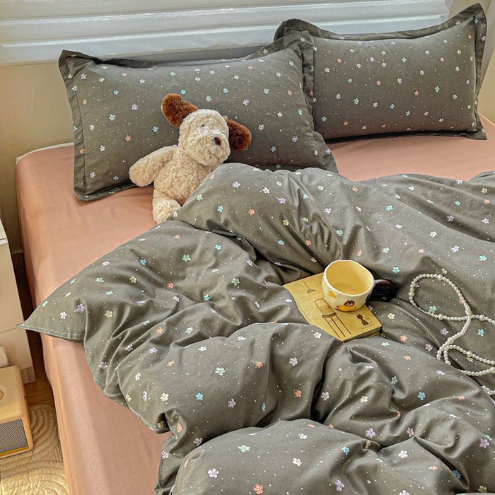 91家纺网 家纺一手货源 找家纺 布可家纺 2025新款水洗磨毛时尚印花四件套 浆果灰