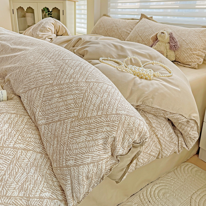 91家纺网 家纺一手货源 找家纺 布可家纺 2025新款水洗磨毛时尚印花四件套 麻花格